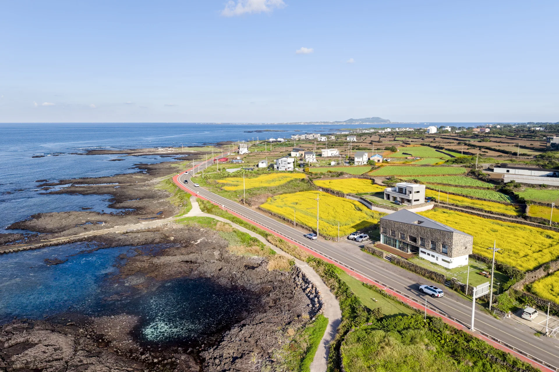 下道里的海岸公路、蓝海与油菜花田